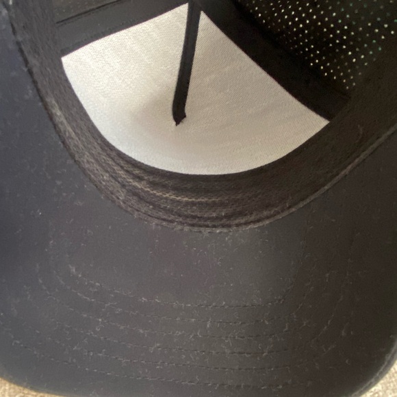 ALO Yoga Black Cap - Picture 7 of 7